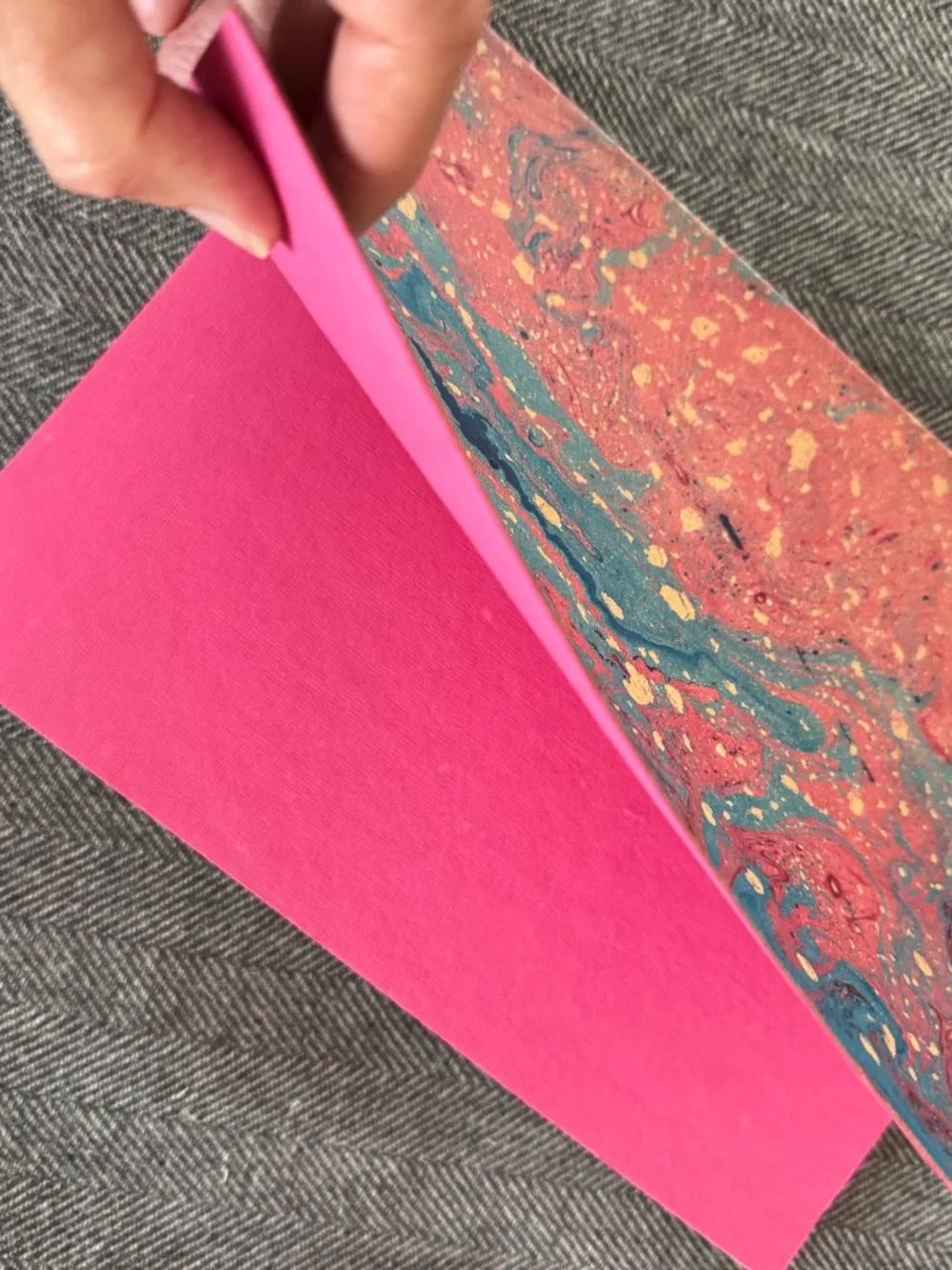 NWT, ROOST, MARBLEIZED COVERED NOTEBOOK WITH PINK ELASTIC CLOSURE, LINED INSIDE
